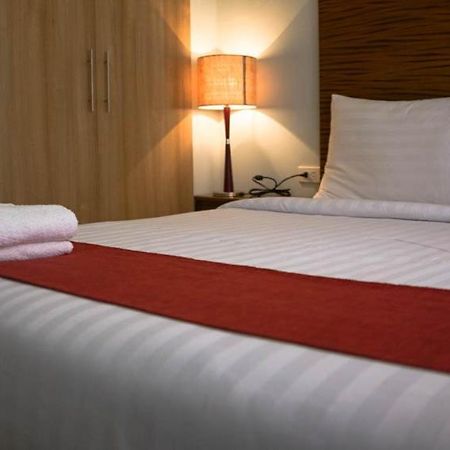 Sebastien Hotel Lapu-Lapu City Kültér fotó