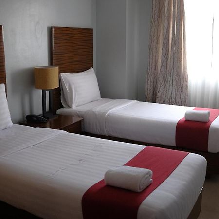 Sebastien Hotel Lapu-Lapu City Kültér fotó